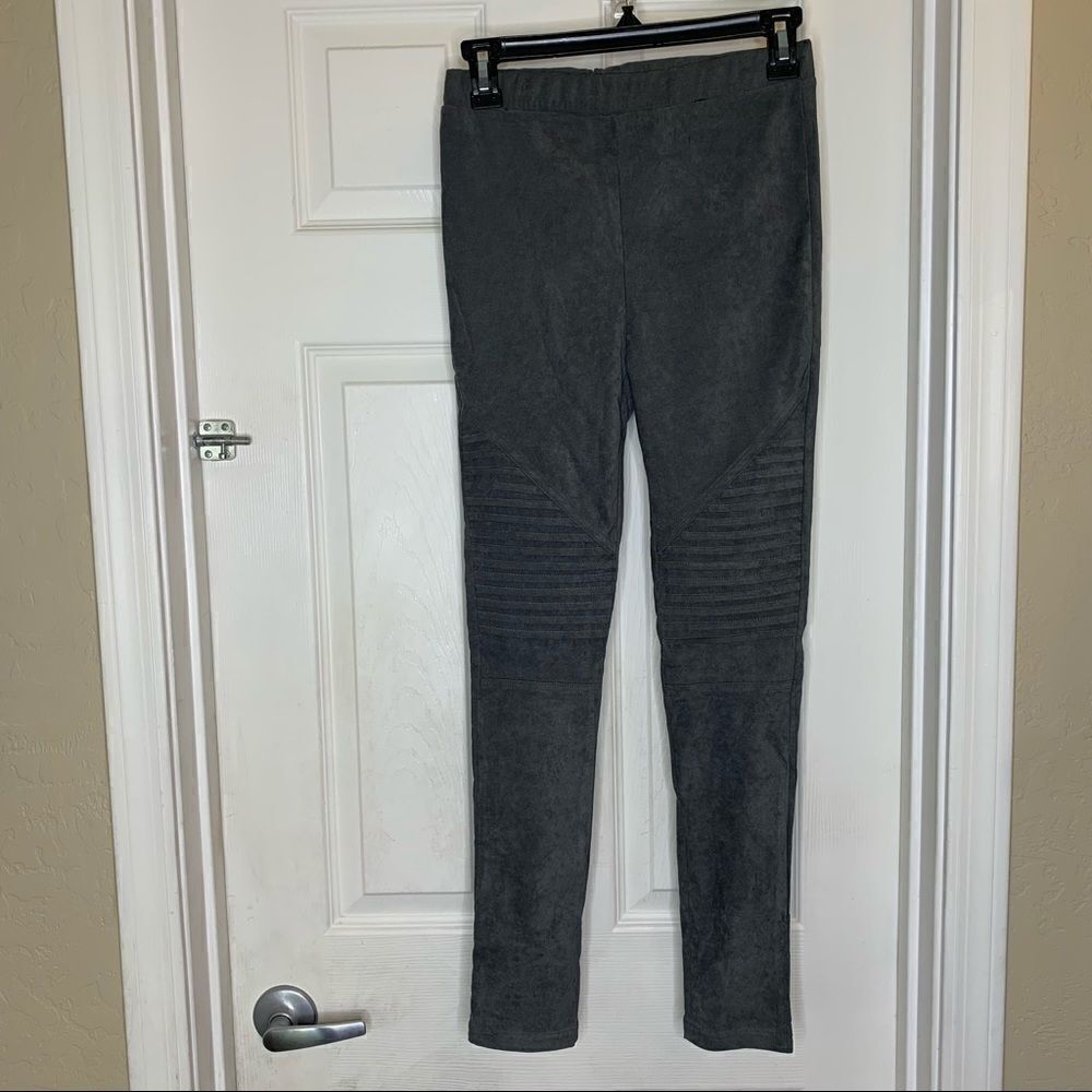 Gray Pleated Front Leggings Size Medium by Rachael